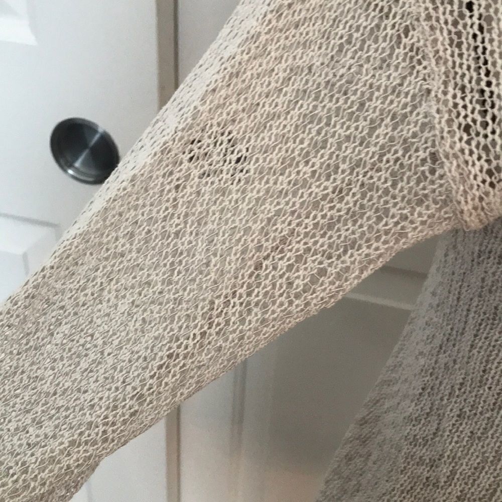 Adorable Spring top with built in Cami. Beige Eci - Picture 3 of 6